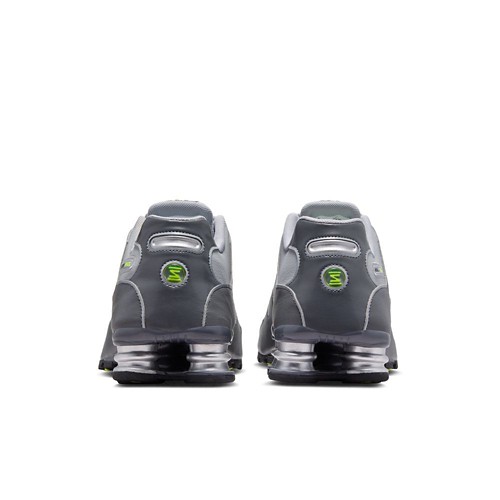 Men's Nike Shox NZ Sneakers - Primary Image