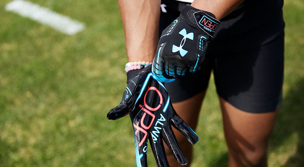 Always open store football gloves youth