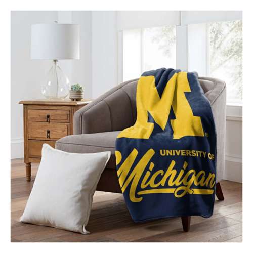 TheNorthwest Michigan Wolverines Signature Blanket