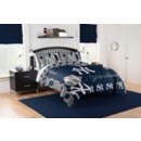 TheNorthwest New York Yankees Hexagon F/Q Comforter Set
