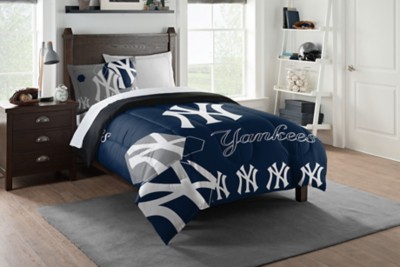 TheNorthwest New York Yankees Hexagon Comforter Set | SCHEELS.com