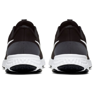 nike revolution 5 squeak
