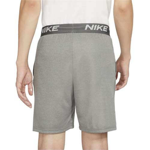 Nike veneer outlet shorts