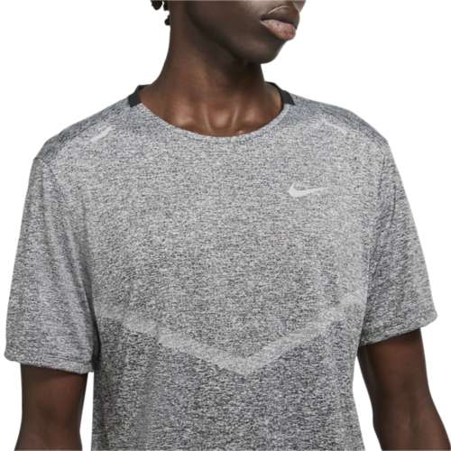 Rastløs Fugtig Interaktion Men's Nike Dri-FIT Rise 365 Tech Knit T-Shirt | SCHEELS.com