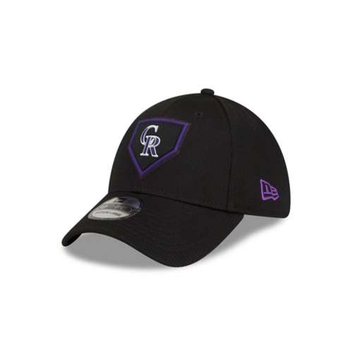 classy cap with adjustment at the back