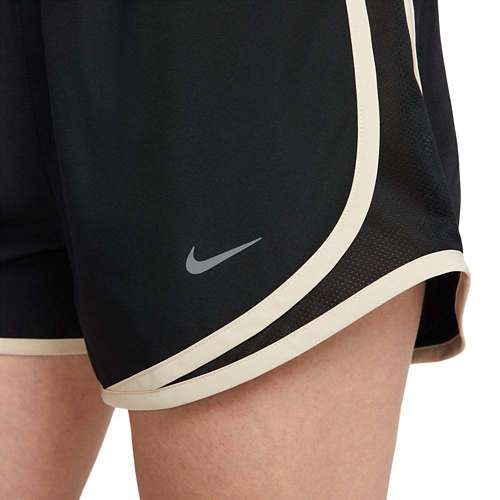 Women's Nike Dri-FIT Tempo Graphic Shorts
