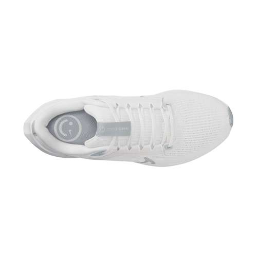 White leather clearance nike running shoes