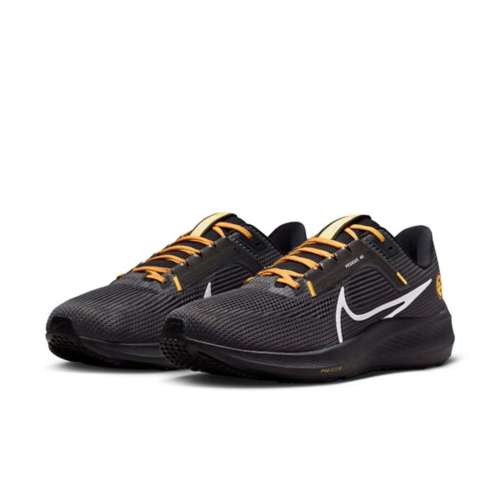 Nike Pegasus 40 (NFL Green Bay Packers) Men's Road Running Shoes.