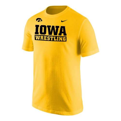 Nike pre Iowa Hawkeyes Club Wrestling T Shirt Slocog Sneakers