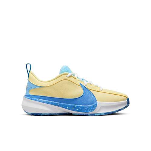 Big Kids' nike lake Freak 5 Basketball Shoes