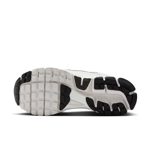 Women's Nike Zoom Vomero 5 Sneakers