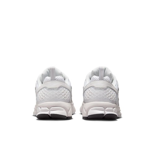 Big Kids' Nike Vomero 5 Sneakers