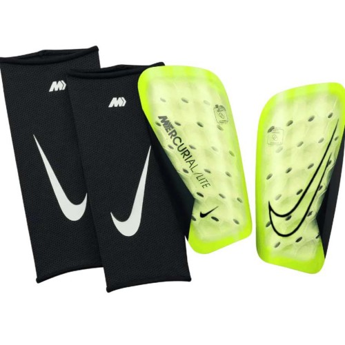 Nike soccer good cleats with shin guards