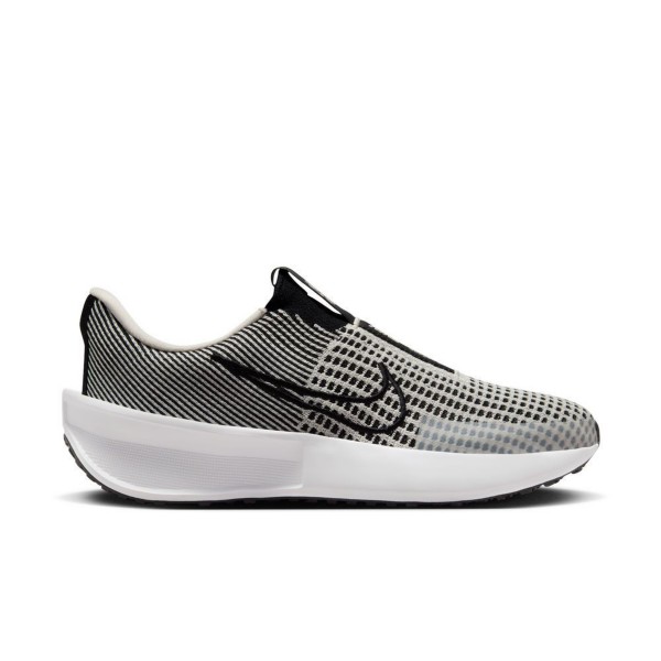 Women's Nike Interact Run EasyOn Running Shoes 9.5 Regular Light Bone/Black-White