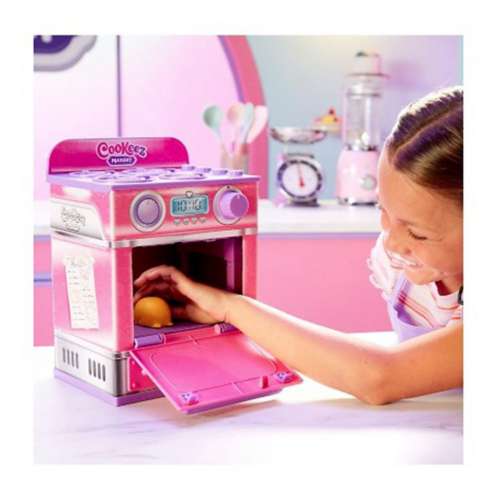 Cookeez Makery Bake Your Own Plush BAKED Treatz Oven Playset [1 RANDOM  Mystery Interactive Plush]