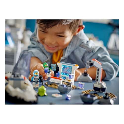 LEGO City Spaceship and Asteroid Discovery Toy Building Set, Gift for Kids  Ages 4 Years Old and Up who Love Pretend Play, Includes 2 Space Crew  Minifigures, Alien, Crystals, and Crane Toy