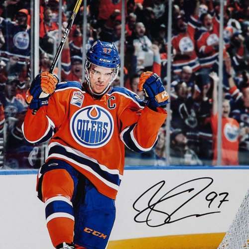 Connor McDavid signs Upper Deck Authenticated exclusive