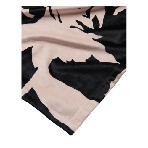 GEOMETRY Medium Butter Blanket