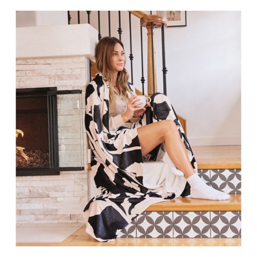 GEOMETRY Medium Butter Blanket