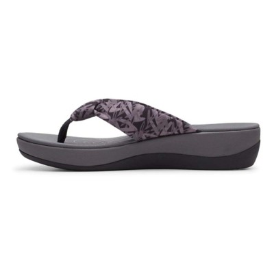 arla glison flip flops