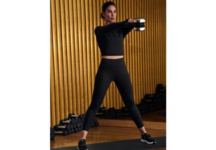 Lily Aldridge in the Gym with a kettle bell, wearing the power beyond long sleeve crop