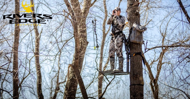 hunter in a hang on treestand