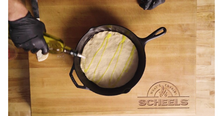 Press the dough out in the pan
