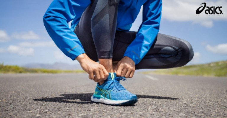 a runner tying his running shoe