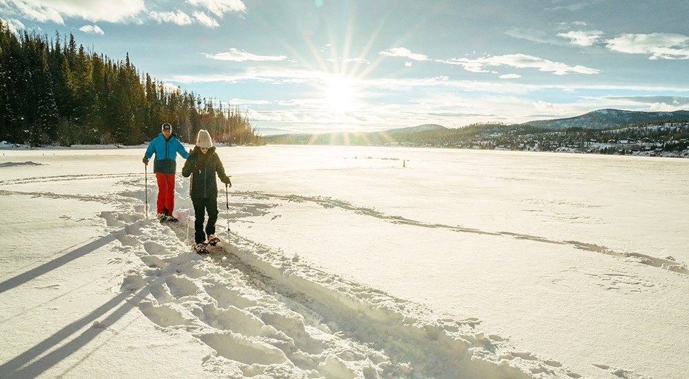 Two people snowshoeing 